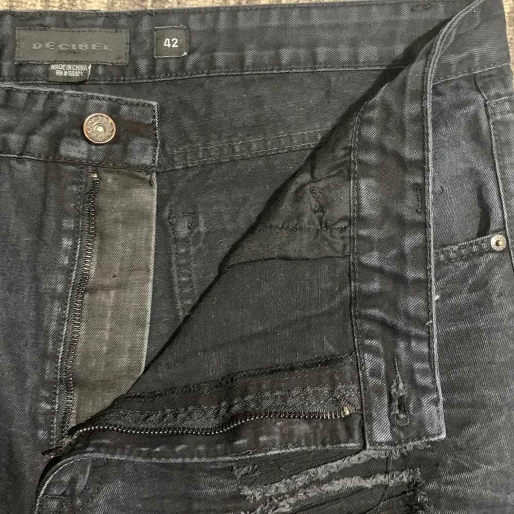 Decibel‎ Distressed Ripped Denim Moto Shorts Zippers Black Mens Size 42